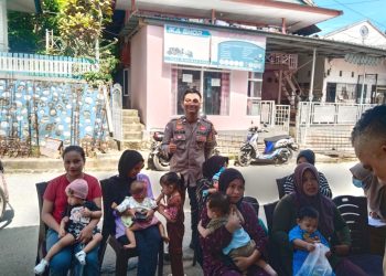 Dukung Pencegahan Stunting, Bhabinkamtibmas Polsek Banggae Dampingi Kegiatan Posyandu Bukit Indah 27