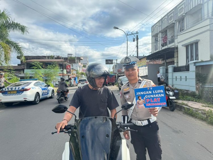 Ditlantas Polda Sulbar Lakukan Penling di Mamuju, Berikan Edukasi Keselamatan Berlalu Lintas