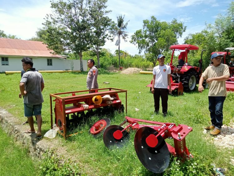 Kasat Binmas Polres Majene Hadiri Penyerahan Bantuan Alsinta untuk Dukung Program Ketahanan Pangan Nasional