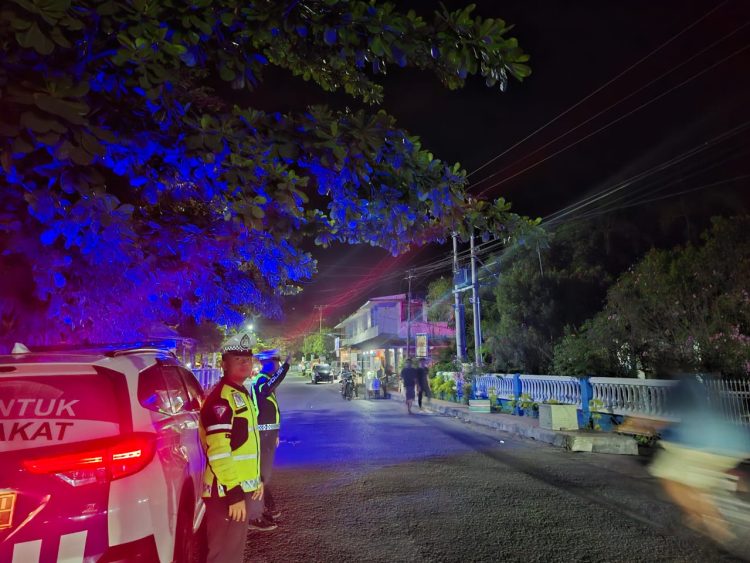 Patroli Blue Light Satlantas Polres Majene Wujudkan Kamseltibcar Lantas di Malam Hari