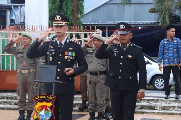 Kapolres Majene Pimpin Upacara Ziarah Makam di TMP Mandar, Dalam Rangka Hari Pahlawan Nasional