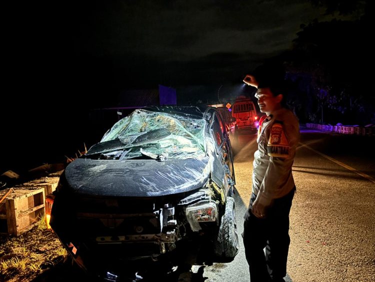 Kendaraan Anggota DPRD Provinsi Sulbar Terbalik di Malunda, Polsek Malunda Sigap Datangi Lokasi Kejadian