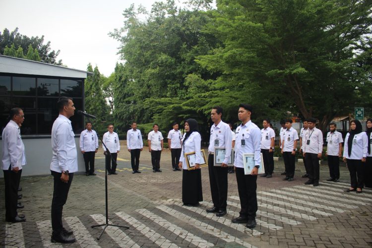 Pegawai Teladan Lapas Parepare Terima Penghargaan
