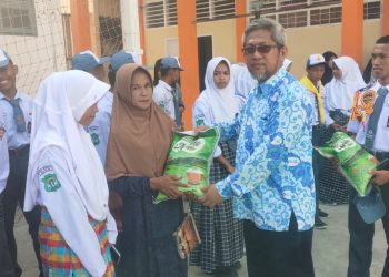 SMKN 2 Majene Peringati Hari Guru Nasional 2025, Teguhkan Komitmen “Guru Hebat, Indonesia Kuat”