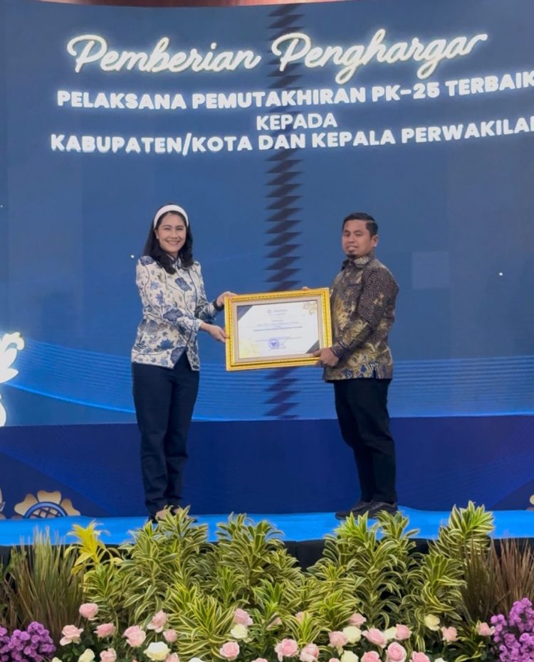 Parepare Diganjar Penghargaan Nasional atas Kecepatan Pemutakhiran Data Keluarga