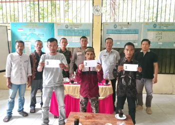 Bhabinkamtibmas Polsek Pamboang Kawal Pencabutan Nomor Urut Calon Ketua BPDesa Betteng