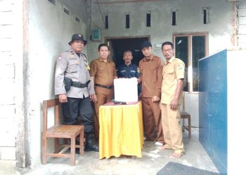 Bhabinkamtibmas Polsek Pamboang Kawal Pemilihan Ketua BPDesa Betteng, Tekankan Pentingnya Persatuan Warga