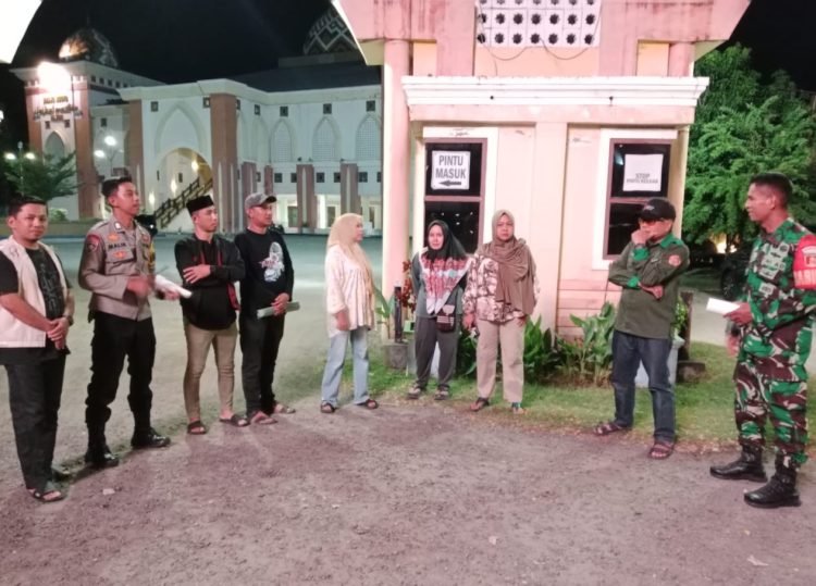 Sinergitas TNI-Polri Kawal Kamtibmas, Bhabinkamtibmas Polsek Banggae dan Babinsa Gelar Patroli Bersama
