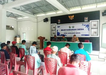 Bhabinkamtibmas Polsek Pamboang Hadiri Rapat Musyawarah Desa Pembahasan Perubahan APBDes 2025 di Adolang Dhua