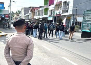 Aksi Mahasiswa SPMM Tolak Aktivitas Tambang Dikawal Ketat Personel Polres Majene