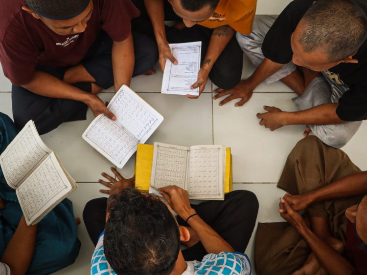 Tingkatkan Kualitas Iman, Warga Binaan Rutan Barru ikuti Pembelajaran Dirosa