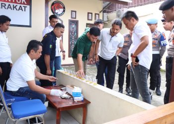 Wakapolres Majene Pimpin Tes Urin Mendadak Kepada Personel, Cegah Penyalahgunaan Narkotika di Internal Polri