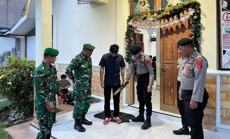 Patroli Gabungan TNI–Polri Pastikan Ibadah Malam Natal di Majene Aman dan Kondusif