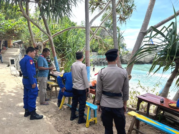 Selama Libur Nataru, Personel Operasi Lilin 2025 Polres Majene Intensifkan Pengamanan Wisata Pantai Dato