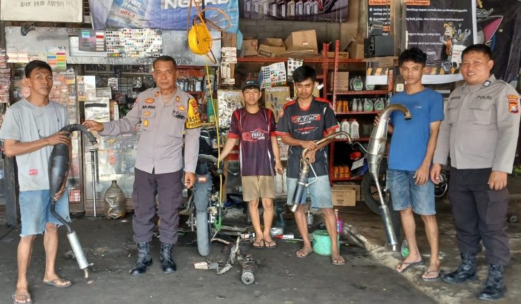 Cegah Gangguan Kamtibmas Jelang Tahun Baru, Satgas Operasi Lilin Polres Majene Edukasi Pemilik Bengkel Tolak Knalpot Brong