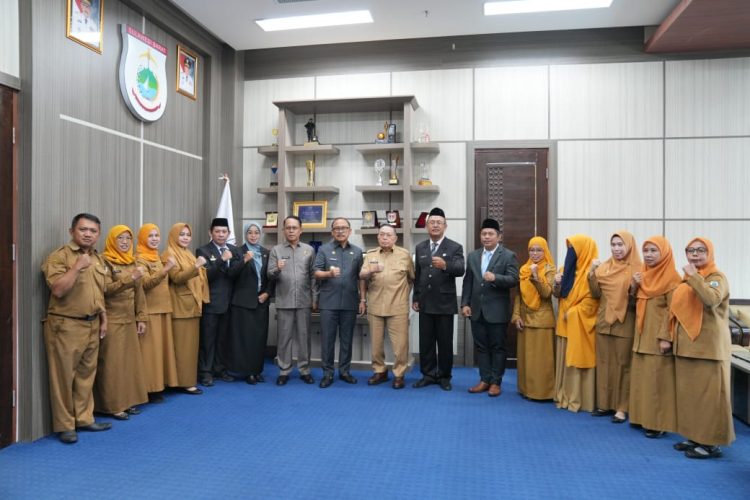 Lantik 13 Pejabat RSUD Sulbar, Gubernur SDK Tekankan Reformasi dan Budaya Kerja Baru