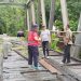 Antisipasi Rusak Berat, Kepala Dinas PUPR Sulbar Tinjau Langsung Jembatan Sungai Bonehau