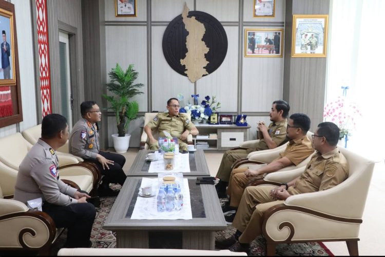 Kejar PAD dan Sinergi Layanan, Bapenda Sulbar Dampingi Sekretaris Daerah Terima Audiensi Dirlantas Polda Sulbar