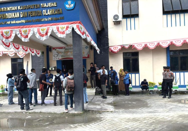 Polres Majene Kawal Ketat Aksi Damai KAMMI Mandar Raya, Aspirasi Mahasiswa Disampaikan Aman dan Tertib