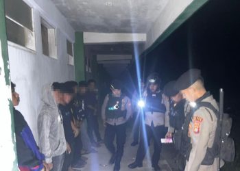Satuan Samapta Polres Majene Intensifkan Patroli Malam Kerumunan Warga, Cegah Gangguan Kamtibmas di Titik Rawan