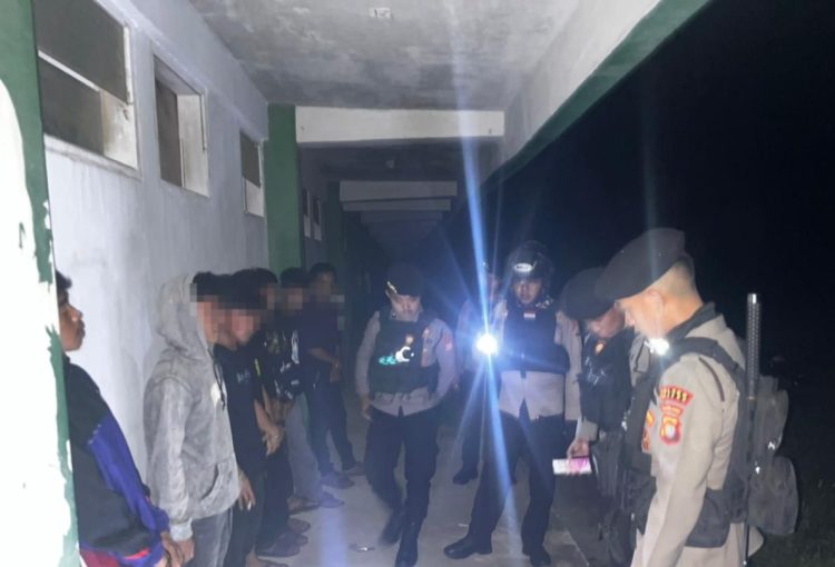 Satuan Samapta Polres Majene Intensifkan Patroli Malam Kerumunan Warga, Cegah Gangguan Kamtibmas di Titik Rawan