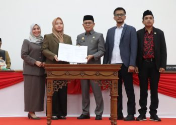 Pemprov dan DPRD Sulbar Sepakati Perubahan Perda BUMD Strategis, Fokus pada Pengawasan dan SDM Unggul