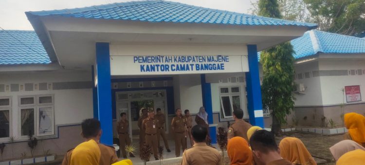 Hifni Zakariya SE Sambut Hangat Muh. Sahid, S.Ag, M.Ag Di Kantor Kecamatan Banggae