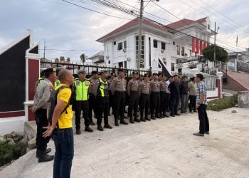 Pastikan Berjalan Kondusif, Polres Majene Kawal Aksi Damai HMI FKIP Unsulbar di Kantor Kejaksaan Negeri Majene
