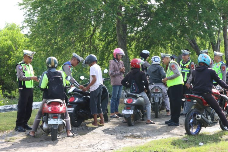 Operasi Keselamatan Marano 2026, Polres Majene Edukasi dan Tegur 20 Pelanggar Lalu Lintas