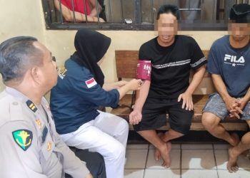 Cek Kesehatan Berkala, Si Dokkes Polres Majene Pastikan Kesehatan Tahanan Tetap Terjaga