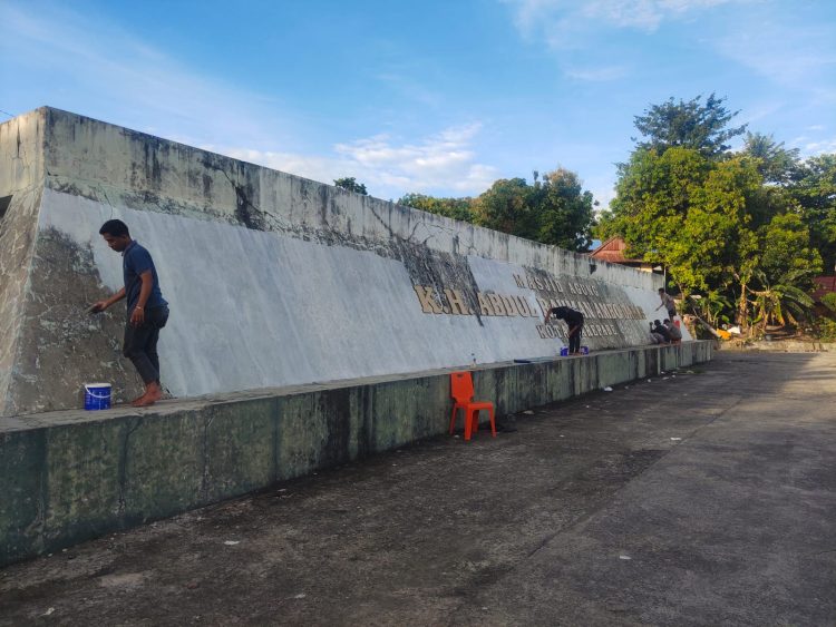 ASN Pemkot Parepare Bahu Membahu Benahi Masjid Agung Parepare