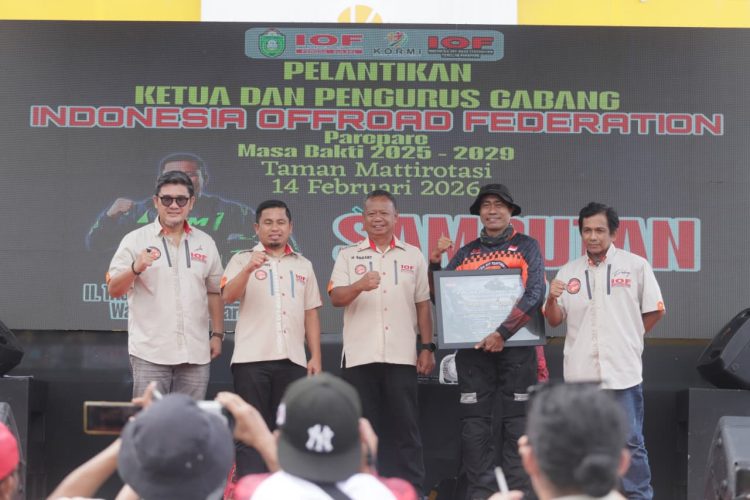 Wali Kota Parepare Lepas Riders Jelajah Bumi B. J. Habibie #4 di Taman Mattirotasi