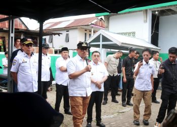 Gubernur Suhardi Duka Pangkas Harga Bawang hingga Telur di Pasar Murah Majene, Warga Antusias
