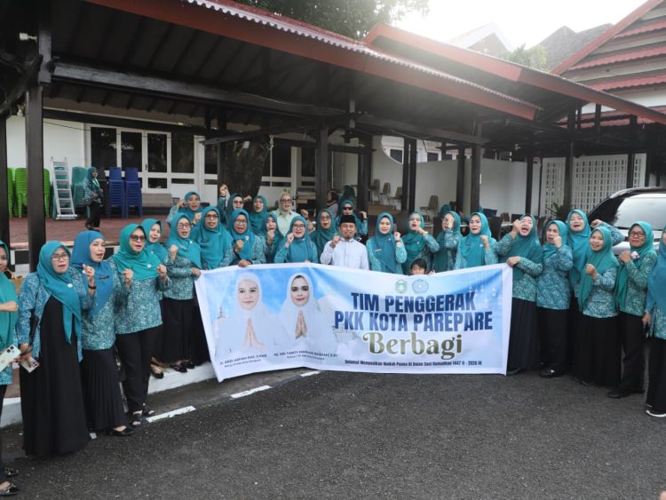 Ramadan Penuh Berkah, PKK Parepare Serentak Bagikan Takjil dan Gelar Amaliyah di Auditorium BJ Habibie