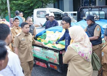 Lepas Pasar Murah Ramadan, Tasming Hamid Distribusi 1.000 Paket Sembako untuk Warga