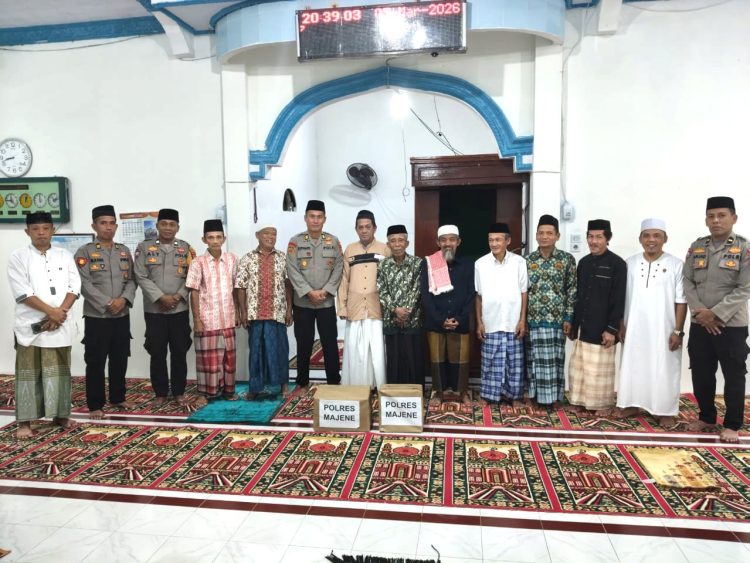 Safari Ramadhan Polres Majene di Masjid Fastabiqul Khairat, Kabag SDM Polres Majene Ajak Warga Awasi Anak Serta Jaga Kamtibmas