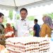 Kajari Majene Gandeng Bulog dan UMKM Gelar Pasar Murah, Warga Antusias Belanja Sembako