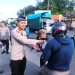 Polres Majene Berbagi Berkah Ramadhan, Wakapolres Pimpin Pembagian Takjil untuk Pengendara