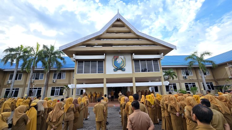 Pimpin Apel Perdana Pasca Libur Lebaran, Bupati dan Wabup Majene Tekankan Kedisiplinan ASN