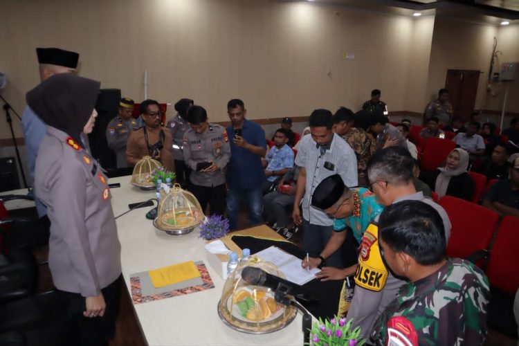 Resmi Dikukuhkan, FKPM Siap Jadi ‘Mata dan Telinga’ Polisi di Pelabuhan Makassar