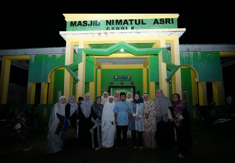 Safari Ramadan Hari ke-27, Tasming Hamid Salat Berjamaah dan Serahkan Bantuan Masjid