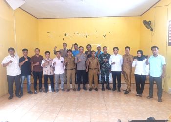 Kapolsek Pamboang Hadiri Rapat Koordinasi, Bahas Polemik Rekrutmen Karyawan SPPG Desa Bonde