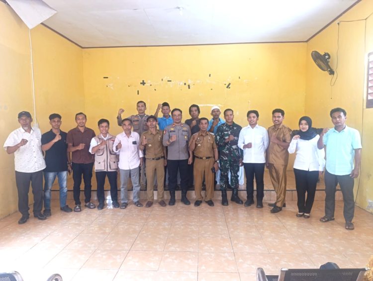Kapolsek Pamboang Hadiri Rapat Koordinasi, Bahas Polemik Rekrutmen Karyawan SPPG Desa Bonde