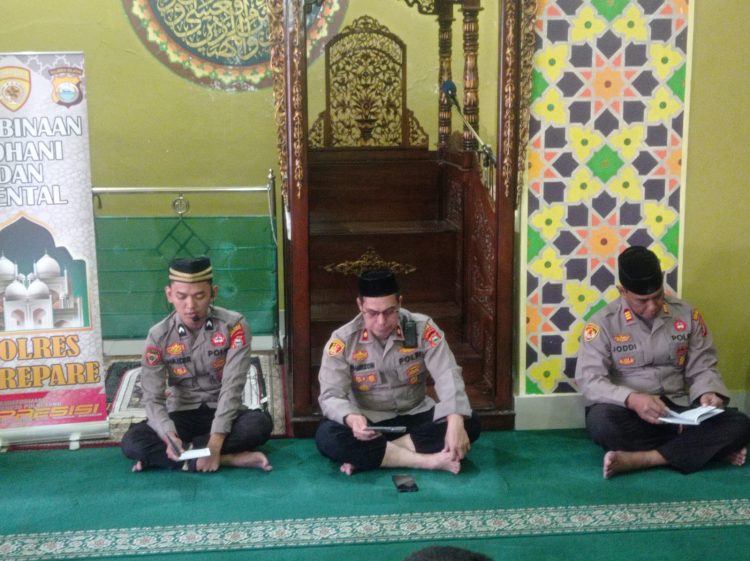 Perkuat Nilai Spiritual, Personel Polres Parepare Rutin Gelar Yasinan Berjamaah