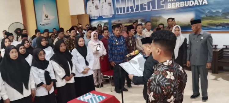 Pastikan Fungsi Pengawasan Desa Berjalan, Bupati Majene Lantik 52 Anggota PAW BPD