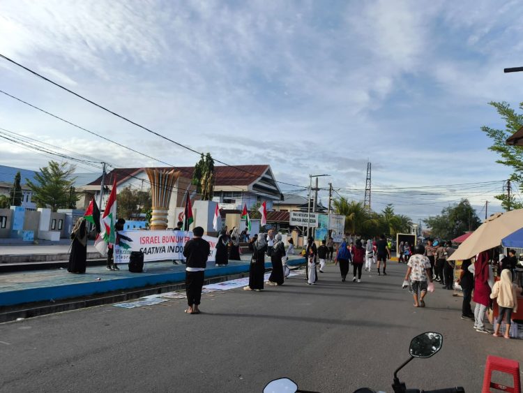 Personel Polres Majene Amankan Aksi Solidaritas FPN, Soroti Gugurnya Pasukan Perdamaian di Lebanon