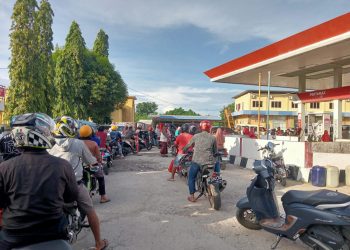 Antisipasi kemacetan dan penimbunan, Polsek Banggae Monitor distribusi BBM di SPBU Rangas Majene
