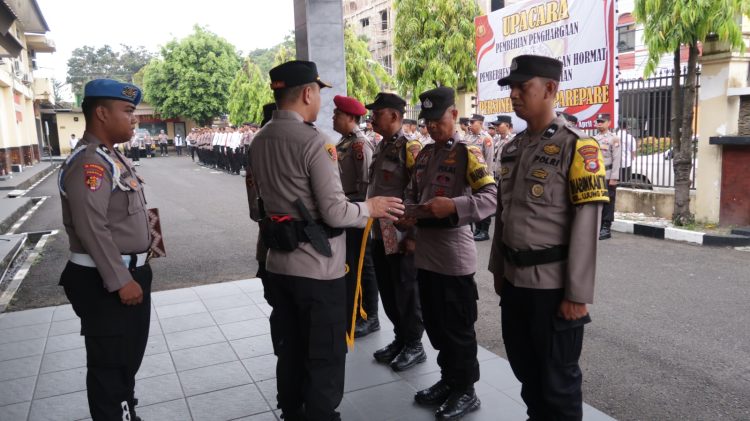 Polres Parepare Beri Penghargaan 4 Personel, 1 Anggota Dipecat Tidak Hormat