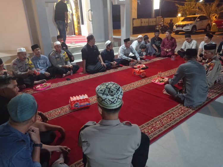 Polsek KPN Dampingi I’tikaf Jamaah, Waka Polres Turut Hadir