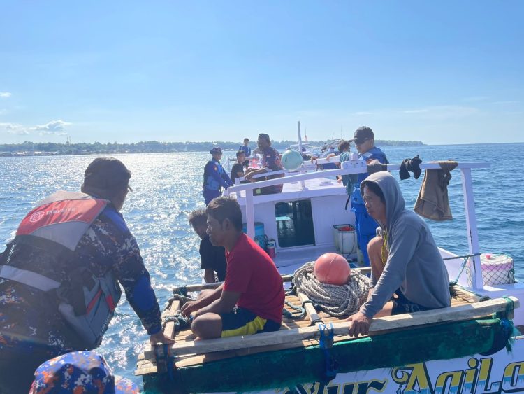Patroli Perairan Majene, Sat Polairud Polres Majene Tekankan Keselamatan Saat Melaut Kepada Nelayan
